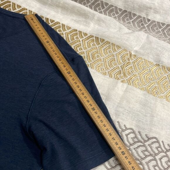 lululemon, short sleeve pullover, size L - Picture 7 of 7